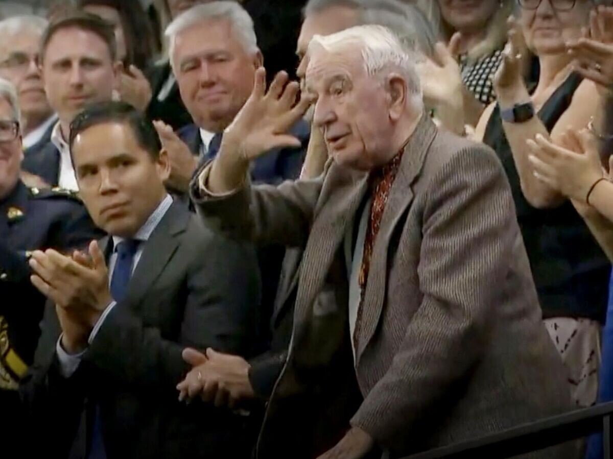    Ветеран дивизии СС "Галичина" Ярослав Хунка (Гунько) во время визита Владимира Зеленского в парламент Канады | © Кадр трансляции телеканала CTV News