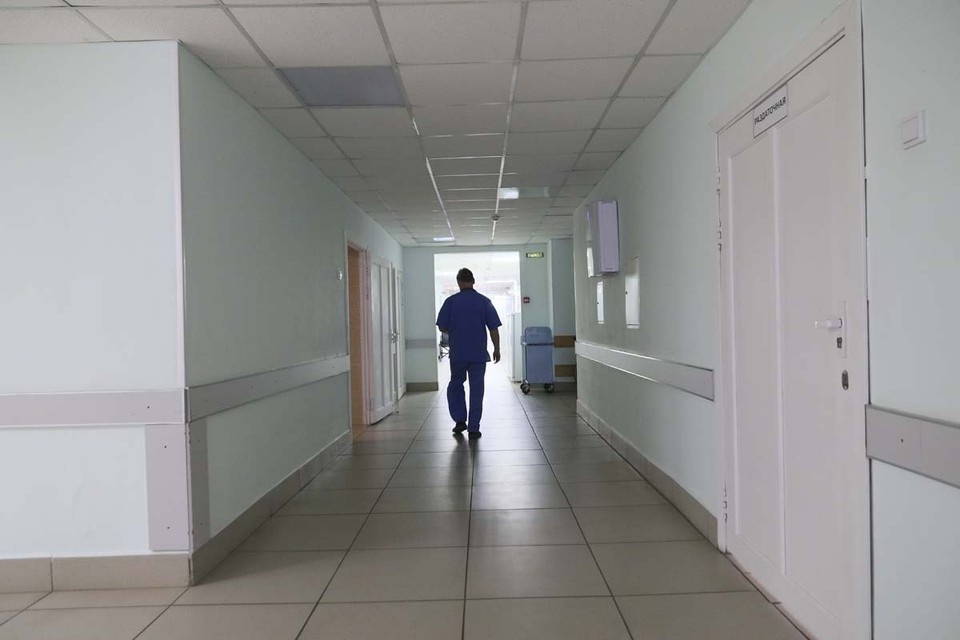    Хирургам предстоит восстановить сухожилие на одном пальце и наложить швы на повреждённые нервы другого Олег УКЛАДОВ