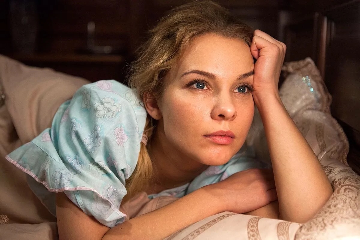 Полина Сыркина, кадр из сериала «Жемчуга»