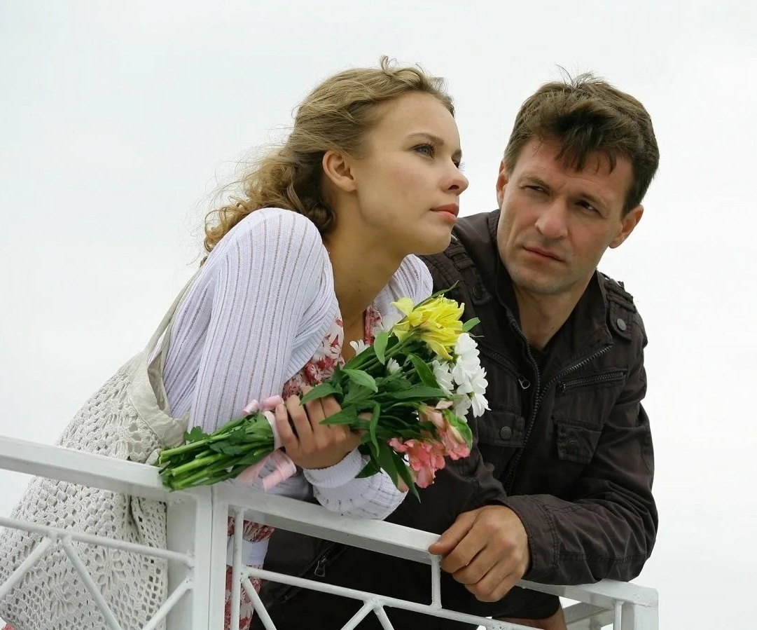 Полина Сыркина, кадр из сериала «В полдень на пристани»
