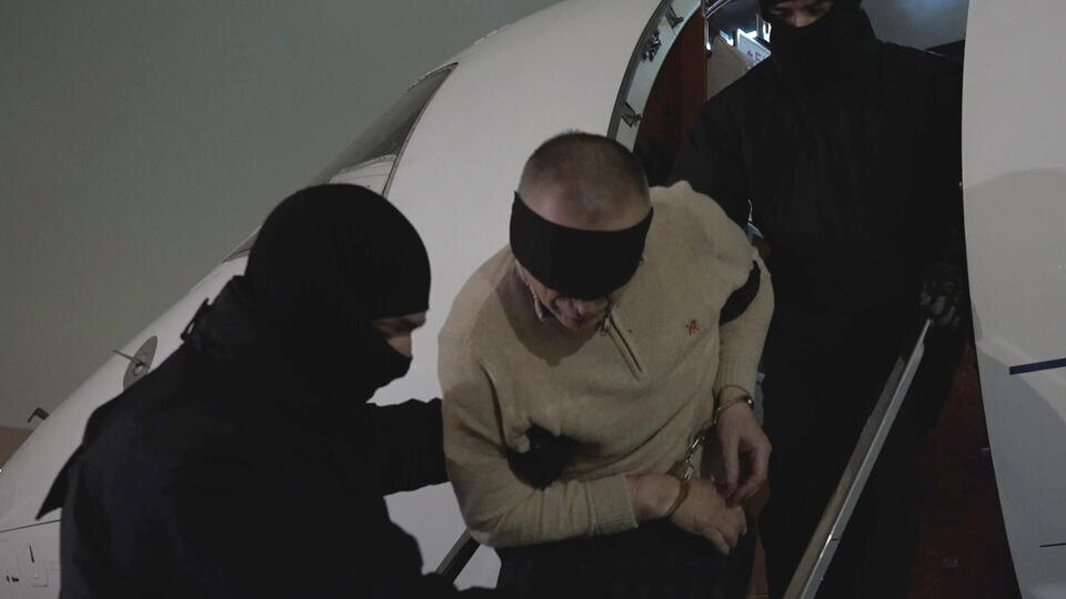 Плененный террорист.