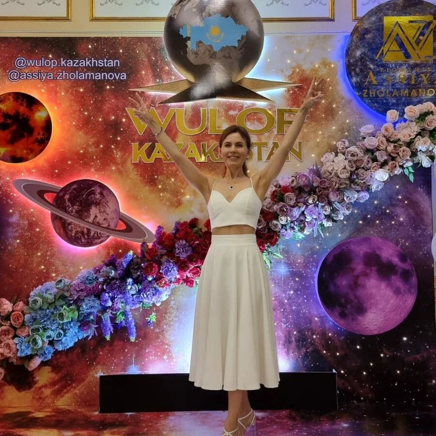 Юлия Кукла спикер главной сцены Wulop Kazakhstan с докладом "Растушёвка на нижнем веке"