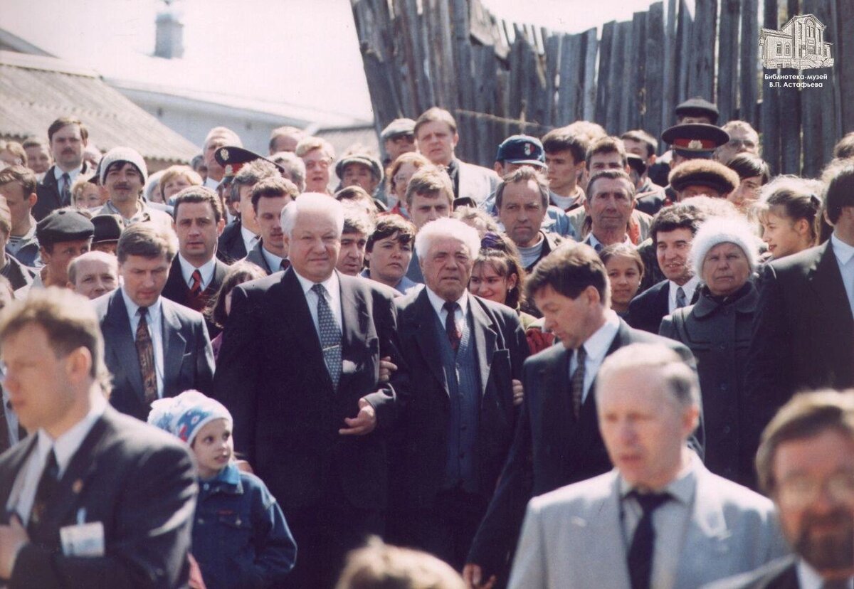 У новой власти свой официозный писатель Астафьев.