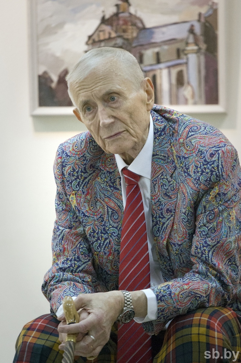 Евгений Евтушенко в жуткой одежде. Фото из открытых источников
