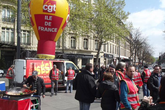 Всем шампанского! Moёt и Veuve Clicquot! Как профсоюзы Франции заставили раскошелиться люксовые бренды