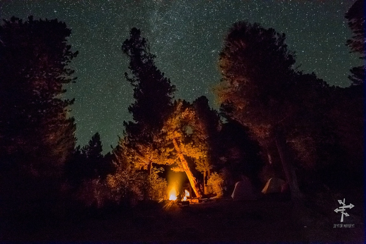 Звездная ночь в походе по Алтаю