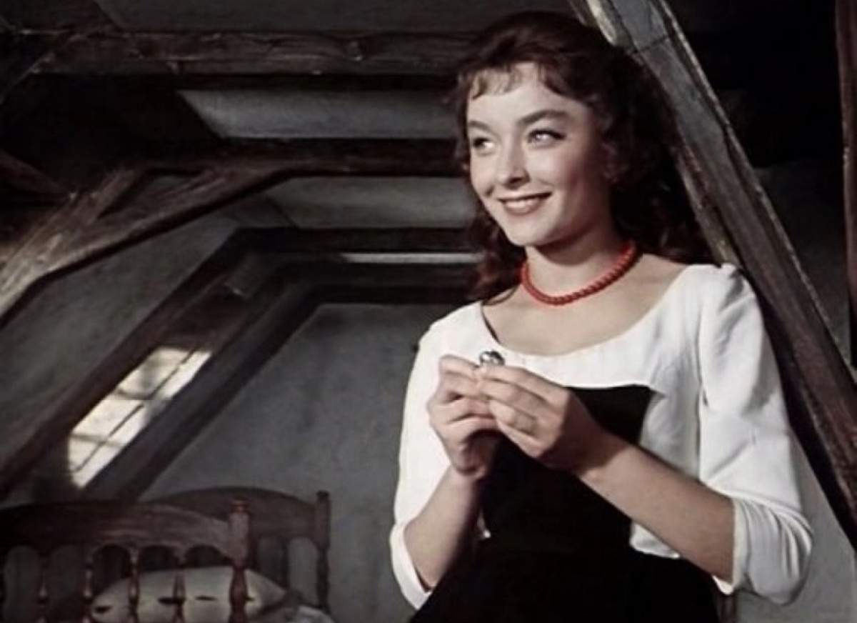 Анастасия Вертинская в роли Ассоль в фильме «Алые паруса»