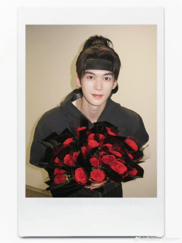 Актёр Чжан Шиань. Листайте галерею...