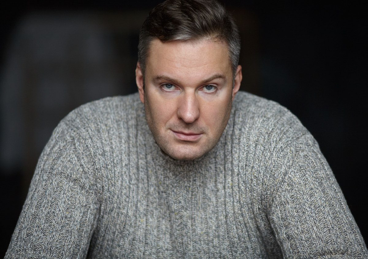 сын Филипп  https://www.kino-teatr.ru/kino/acter/m/ros/37872/foto/635697/#foto