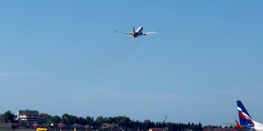 Атака отбита, небо открыто: аэропорт Сочи возобновил работу