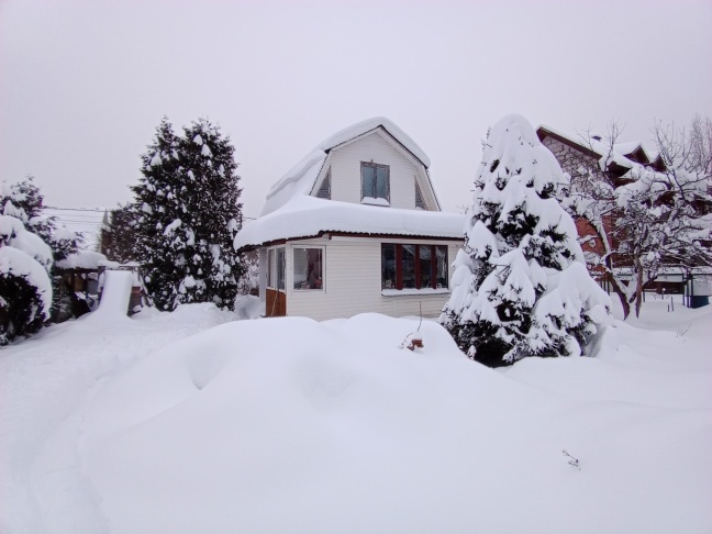Дом, который не оформлен в собственность является самостроем и юридически не может участвовать в сделке. Кадастр и право: https://vita-house.ru