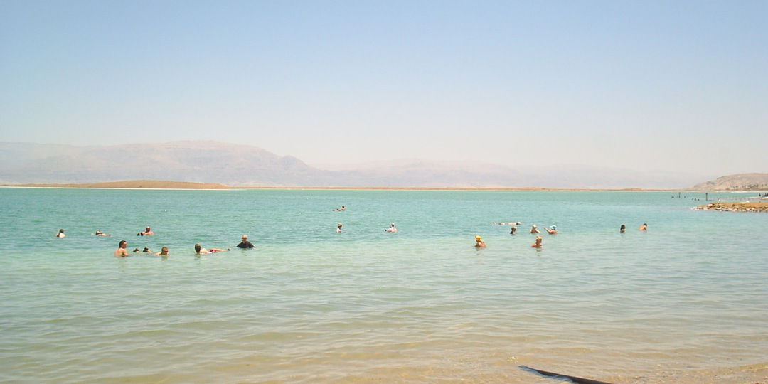 Сравнение Иорданского и Израильского побережья Мертвого моря.