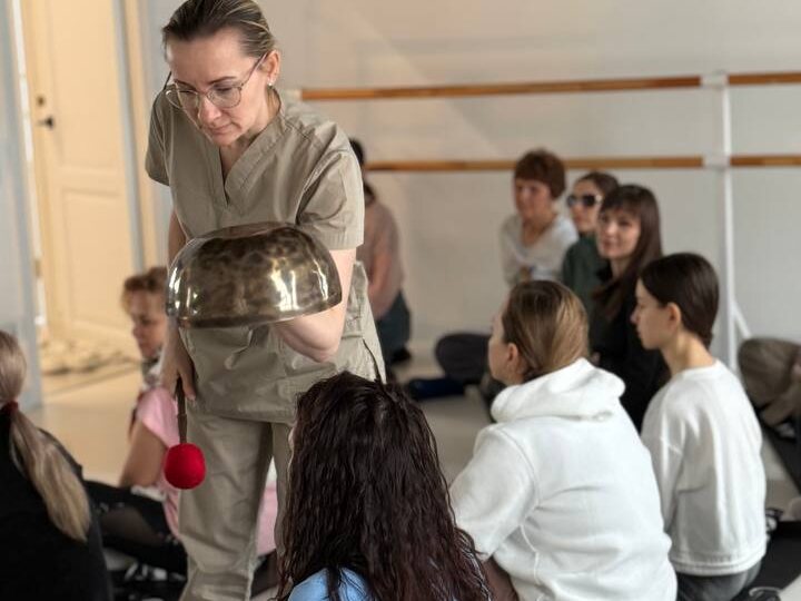 Наша звёздочка Ирина Турсунова проводит мастер класс в студии балета и растяжки Levita