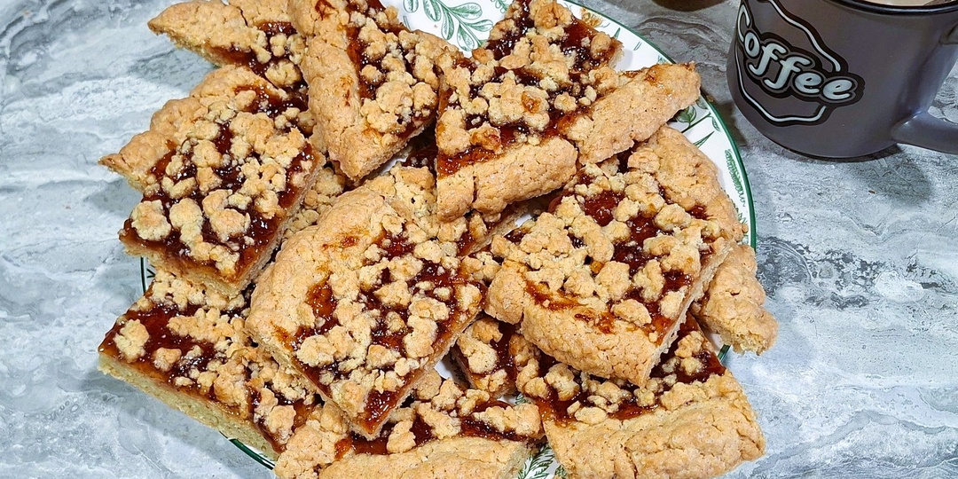 Рассыпчатый пирог со сливовым вареньем