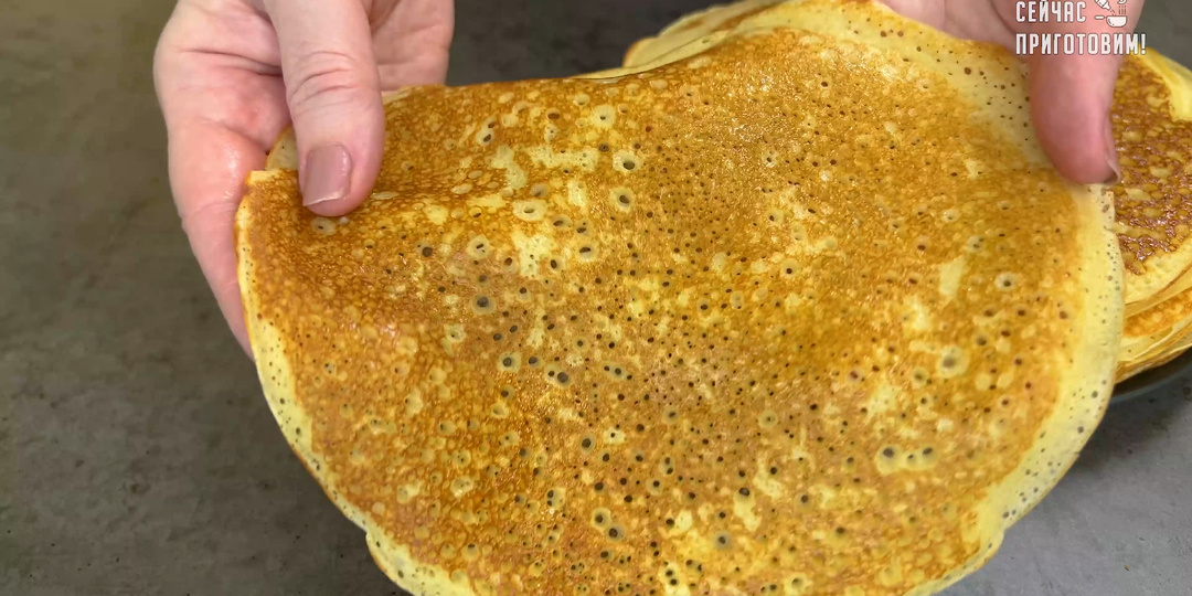 Завариваю кефирное тесто крутым кипятком: секрет тончайших блинчиков в дырочку (не рвутся на сковороде)