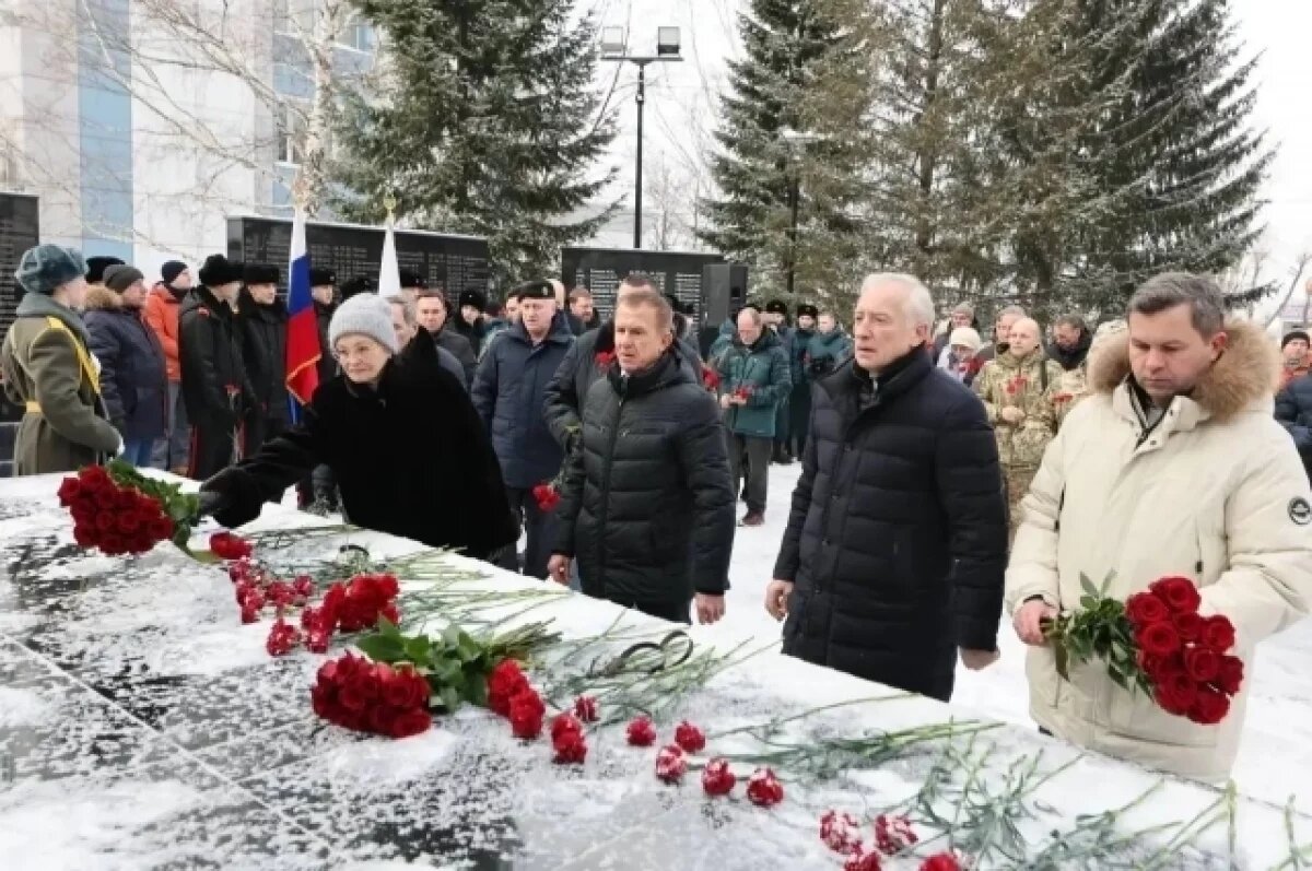    В Томске возложили цветы в честь годовщины вывода войск из Афганистана