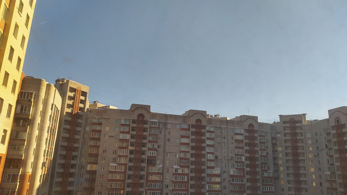 Небо голубое,что редко бывает в северной столице зимой.