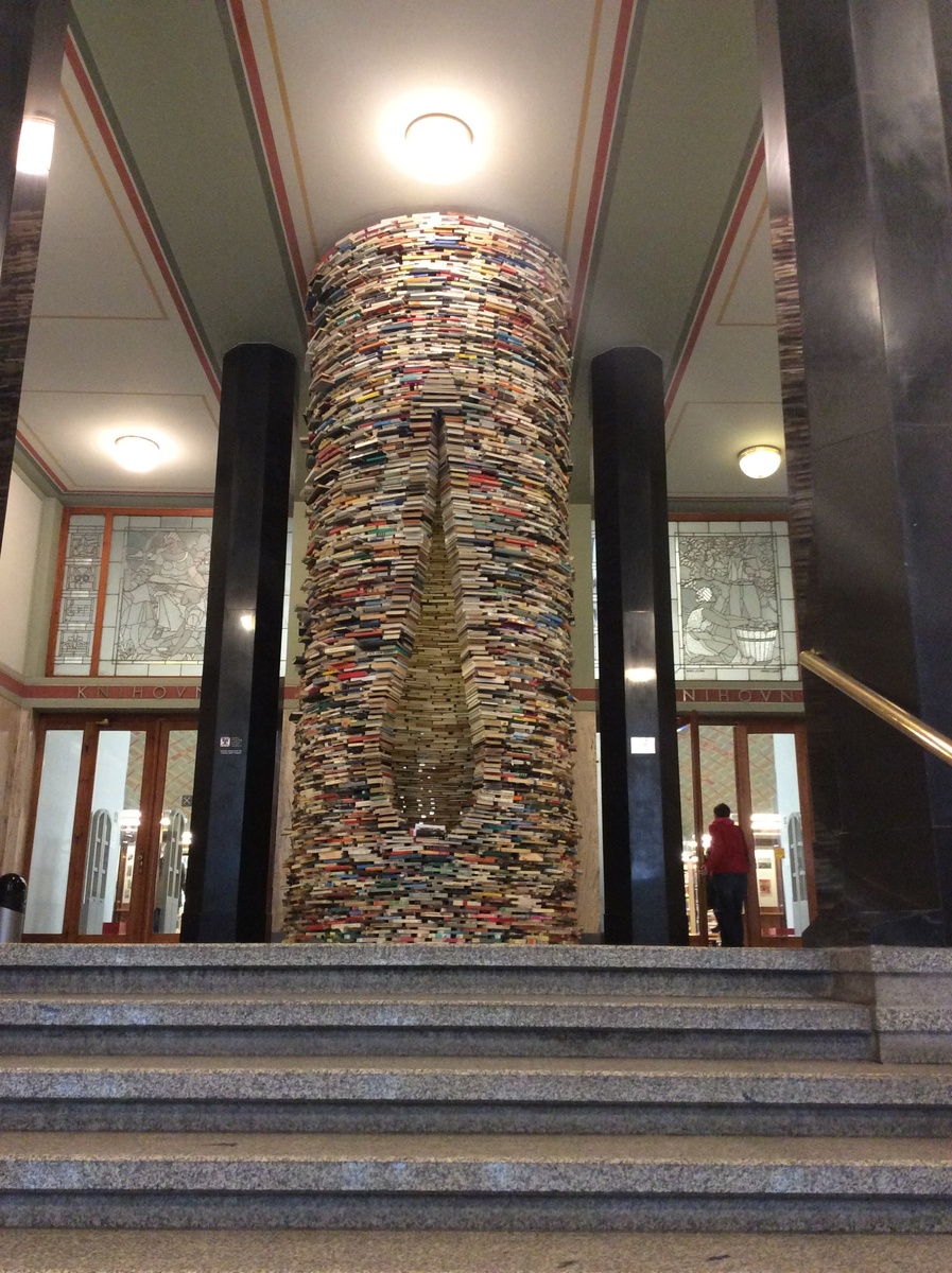 Вход в центральную библиотеку, г.Прага, Чехия