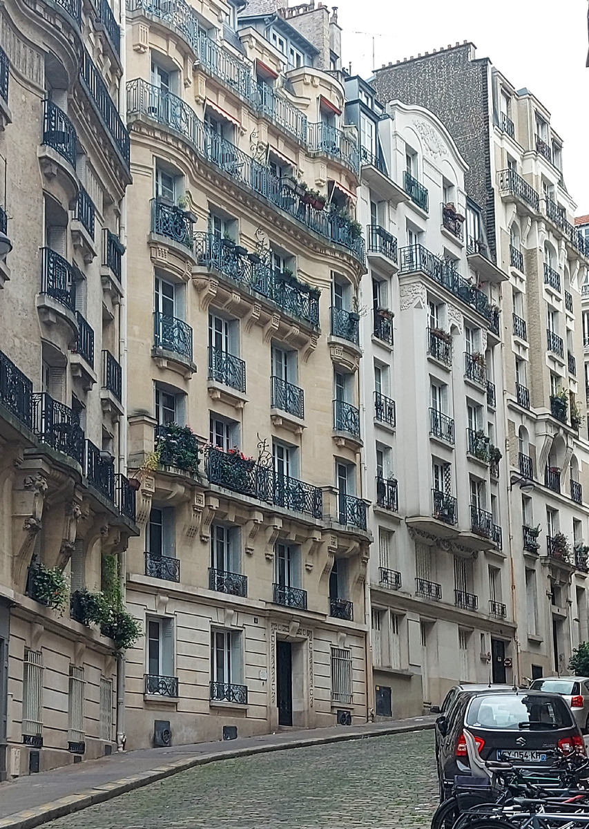 Вниз по улицам Монмартра) Фото автора. 