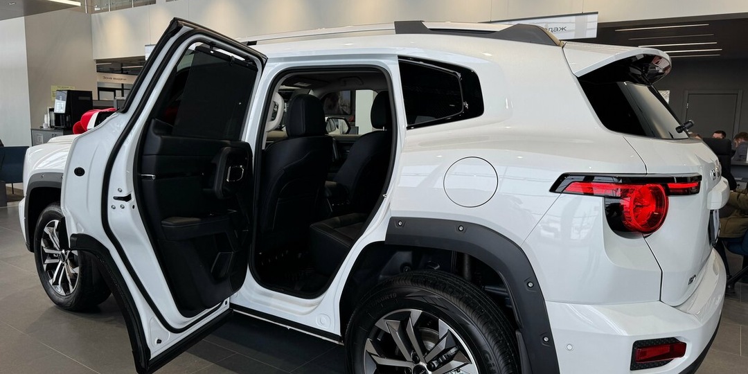 Самый оцинкованный китайский кросс уже у дилеров: как изменился и сколько стоит обновлённый H7