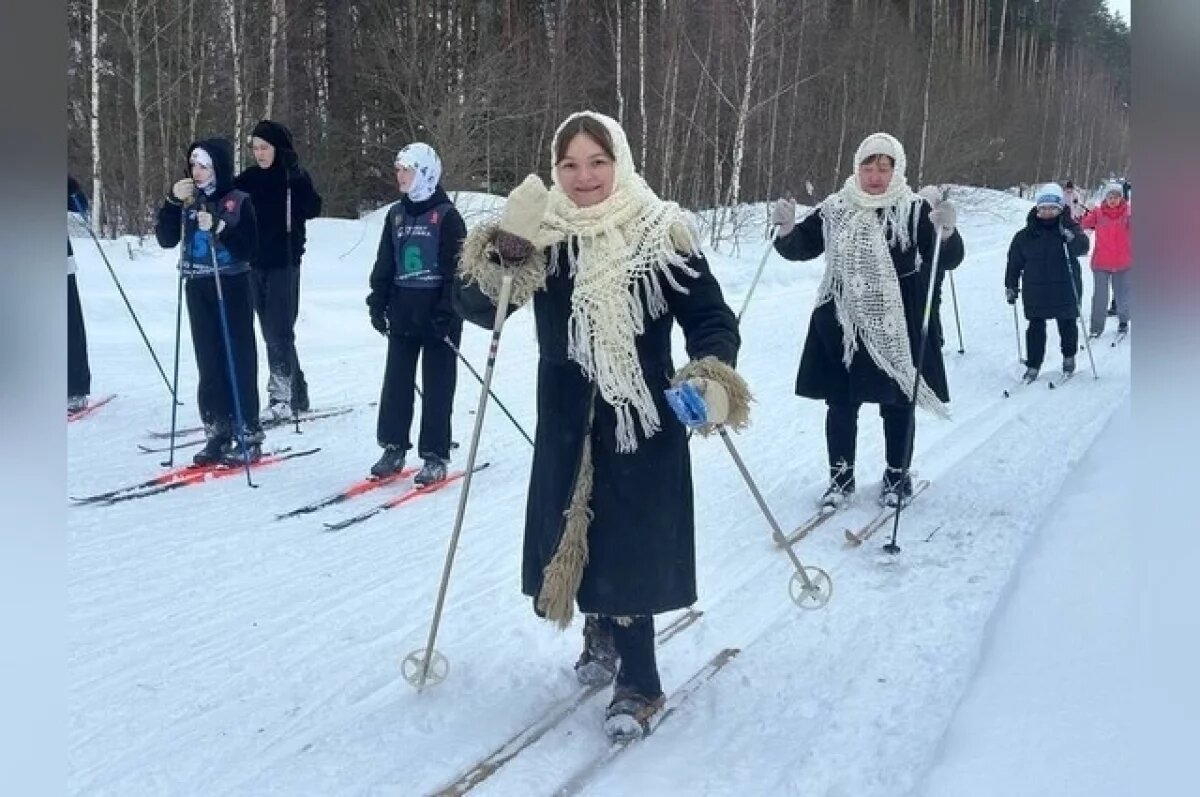    Гонку на советских ретро-лыжах провели в Шумерле