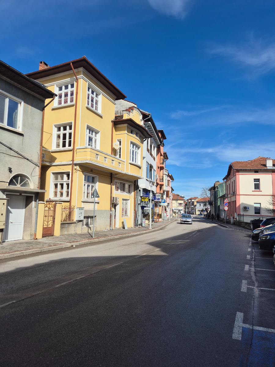 Улочка Дрянова в солнечных лучах.