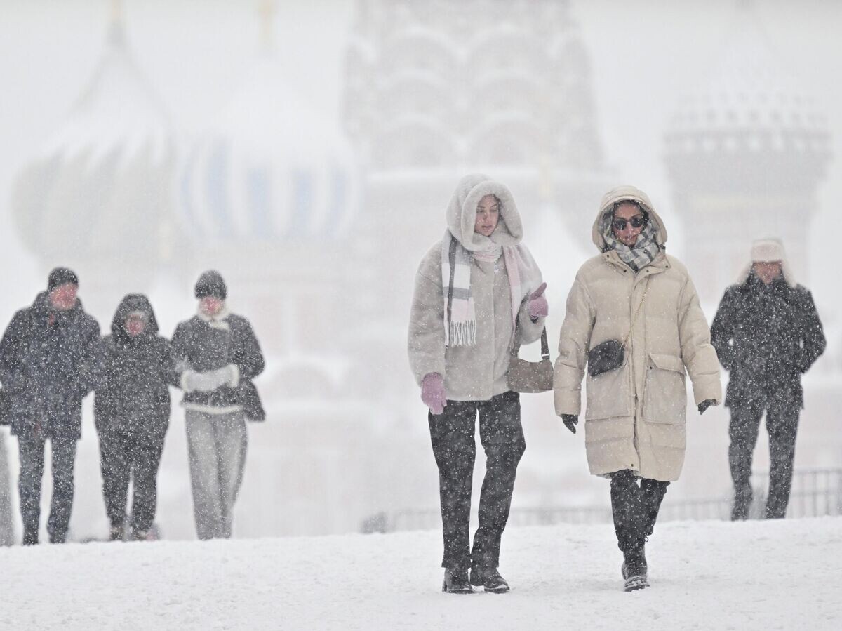    Люди на Красной площади в Москве | © РИА Новости / Илья Питалев