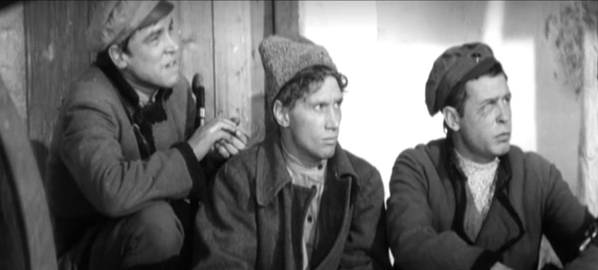 Кадр из кинофильма "Служили два товарища", 1968 г., режиссер Евгений Карелов, сценаристы Юлий Дунский, Валерий Фрид, композитор Евгений Птичкин (скриншот)