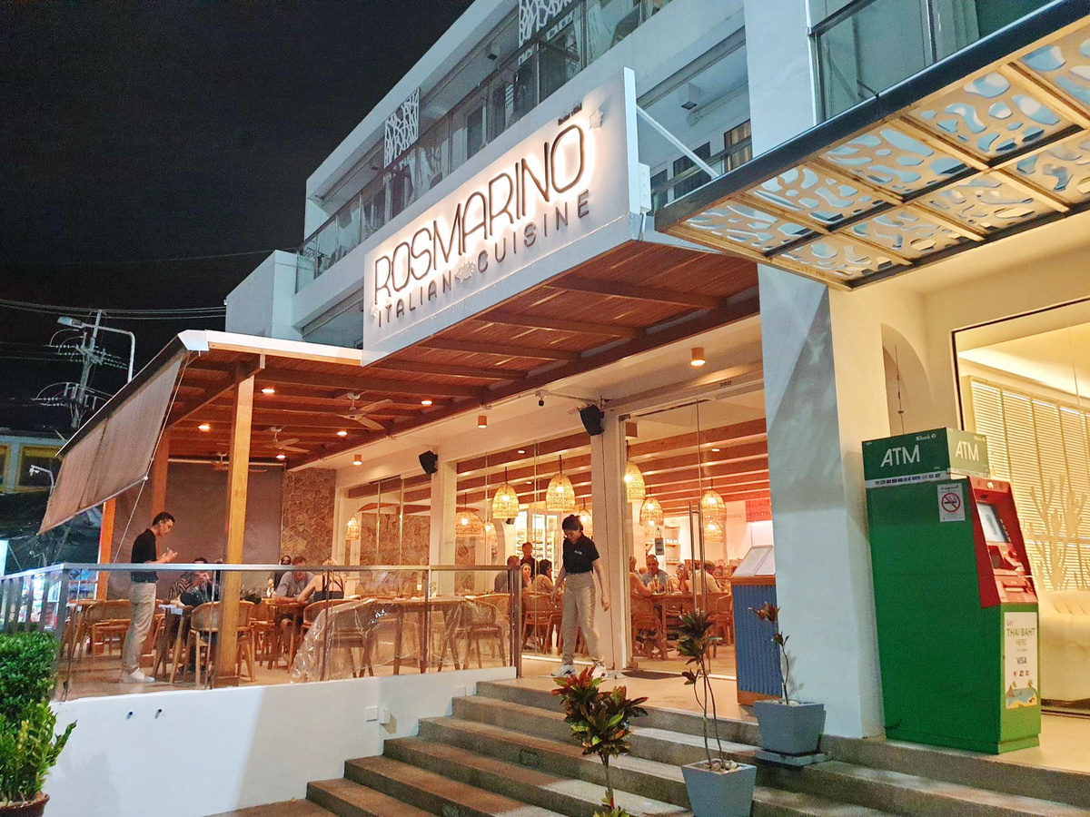 Вход в итальянский ресторан Rosmarino