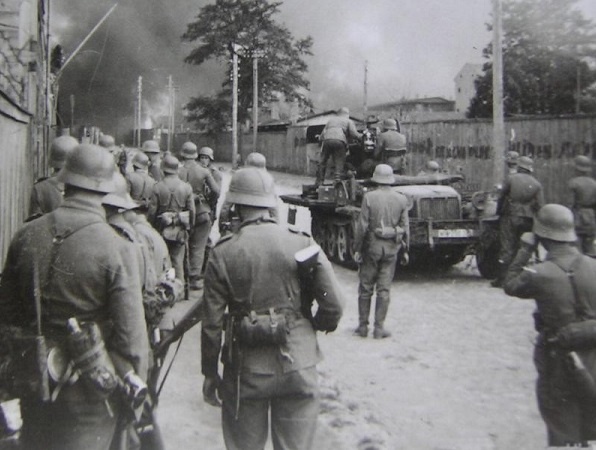 Уличные бои в Лиепаи.