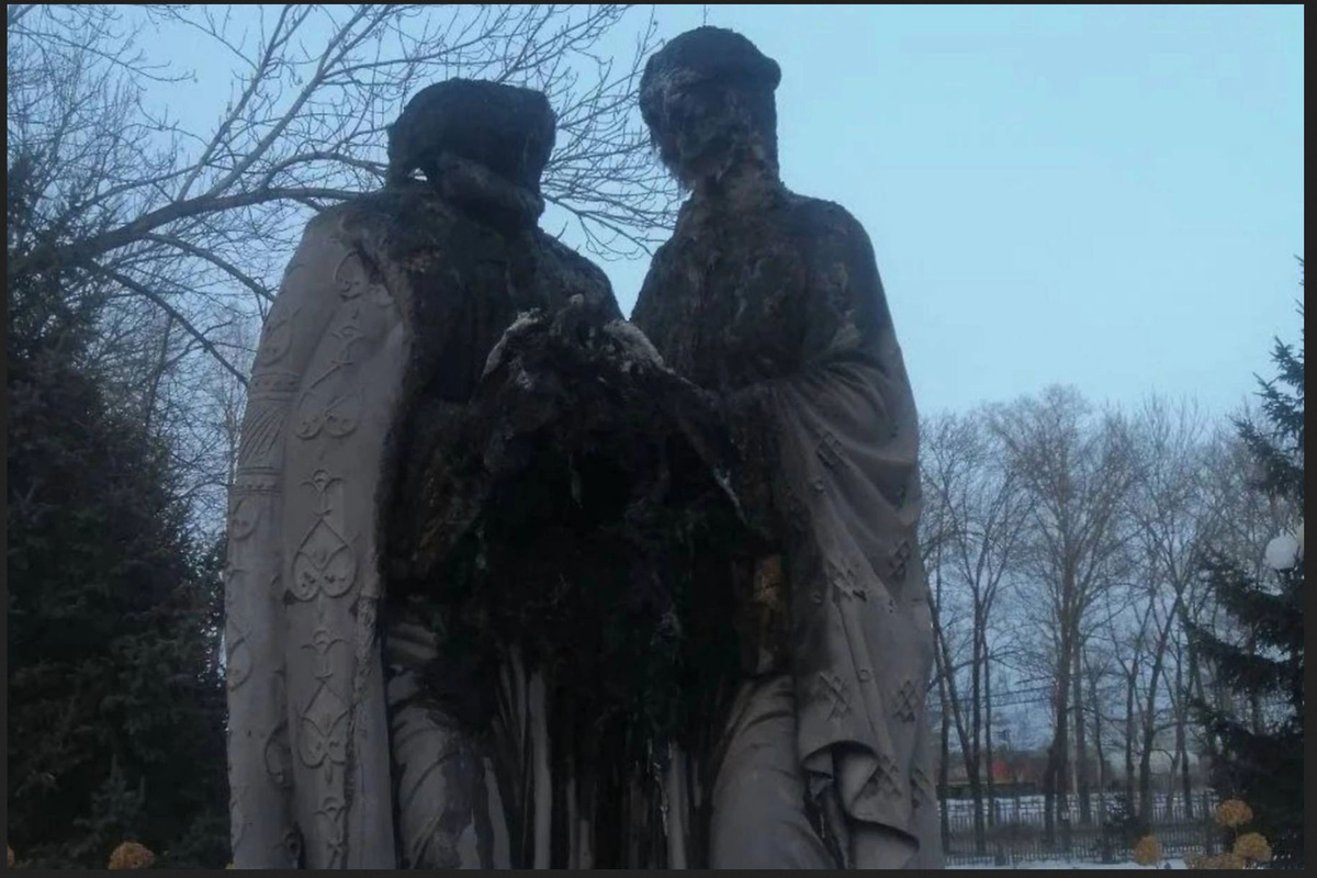 Петр и Феврония - сгоревший памятник