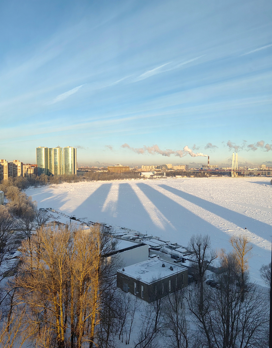 Солнечное морозное утро и перистые облака - предвестники атмосферного фронта
