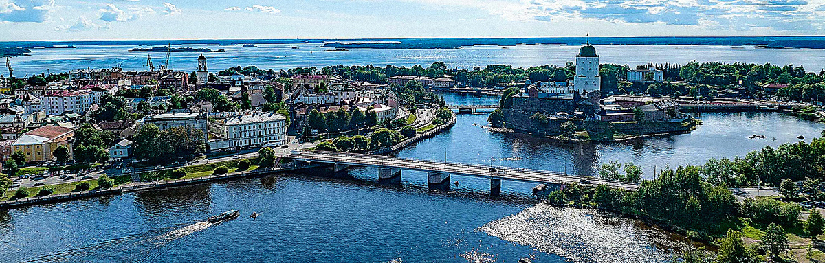 панорама Выборгского замка с башней Святого Олафа