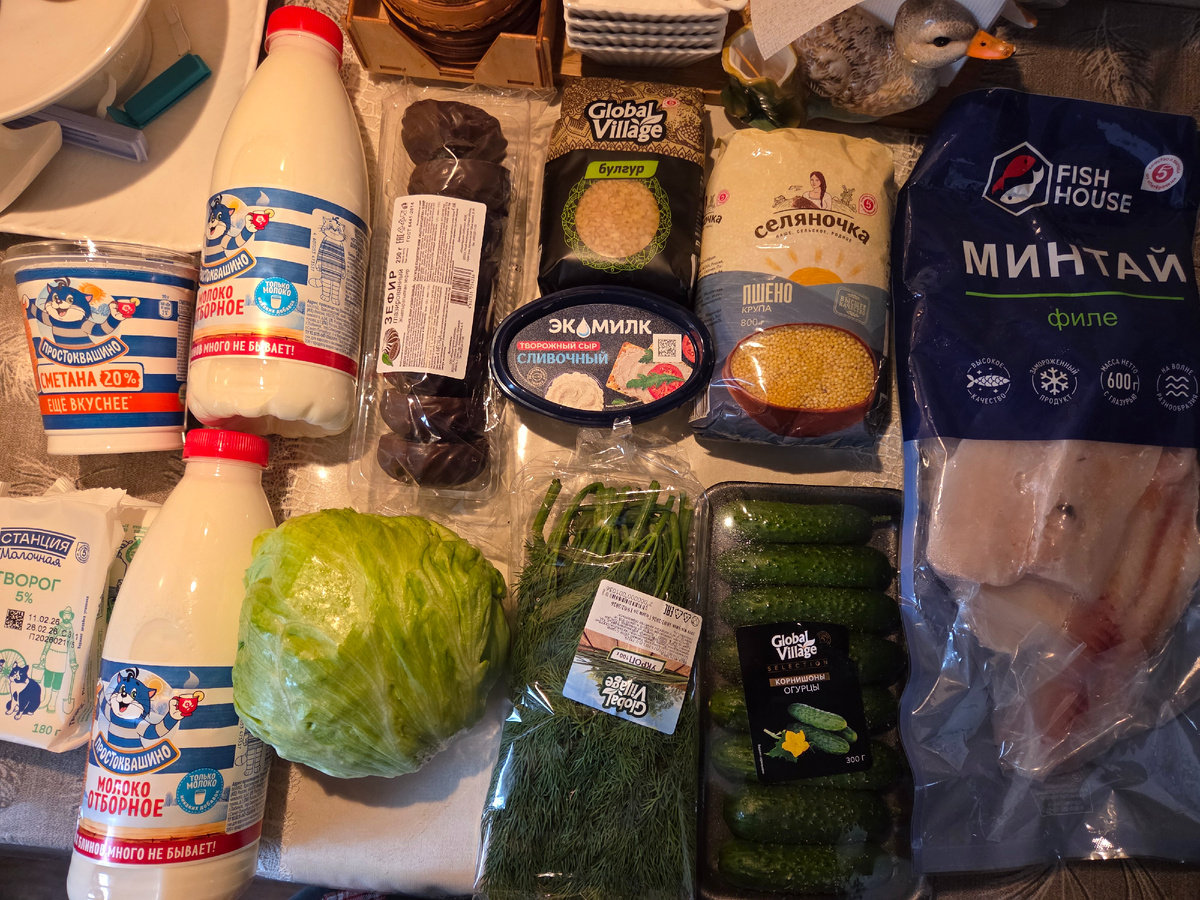 Пятёрочка. Все товары вам знакомы, минтай, филе, был по акции (309 руб, 600г) и молоко по  89 руб, но две сразу. Молоко было нужно, поэтому купила. Ещё взяла на пробу творожный сыр от Экомилк, не пробовала раньше.