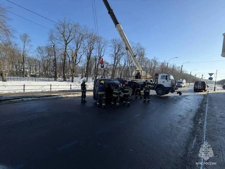     Причины происшествия сейчас выясняют специалисты. Фото: пресс-служба МЧС Петербурга