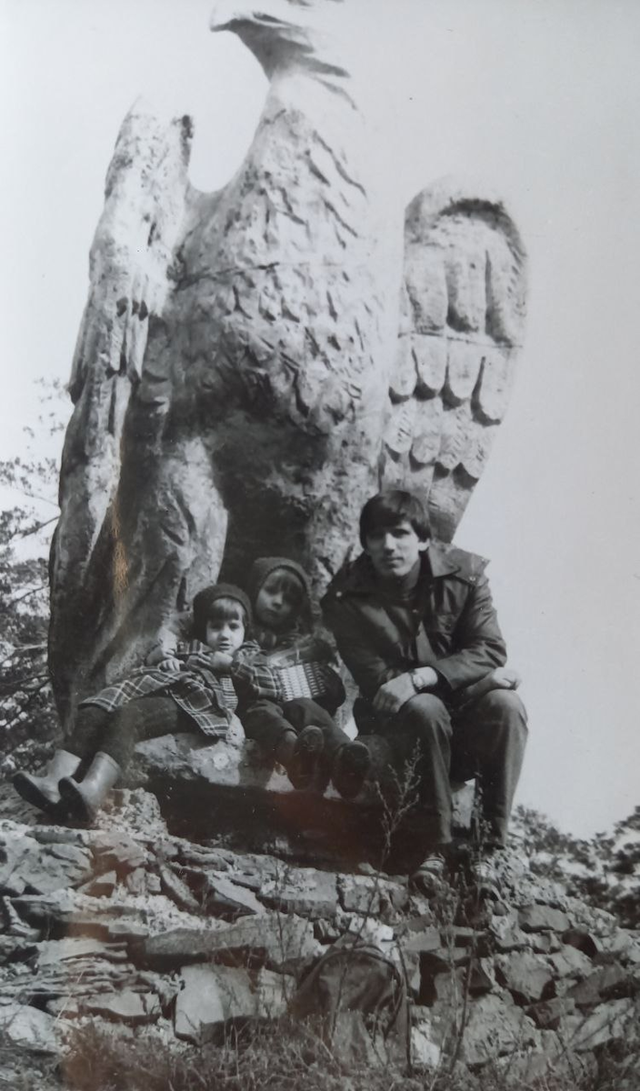 С сестрой и папой, год примерно 1986-й