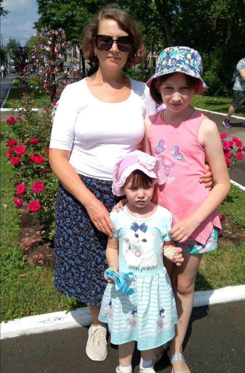 Как давно это было, девочки ещё совсем маленькие.... 