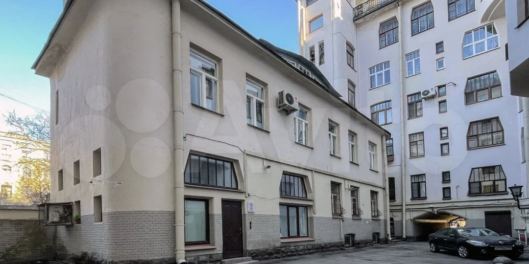 Странная двухкомнатная квартира с круглой кухней