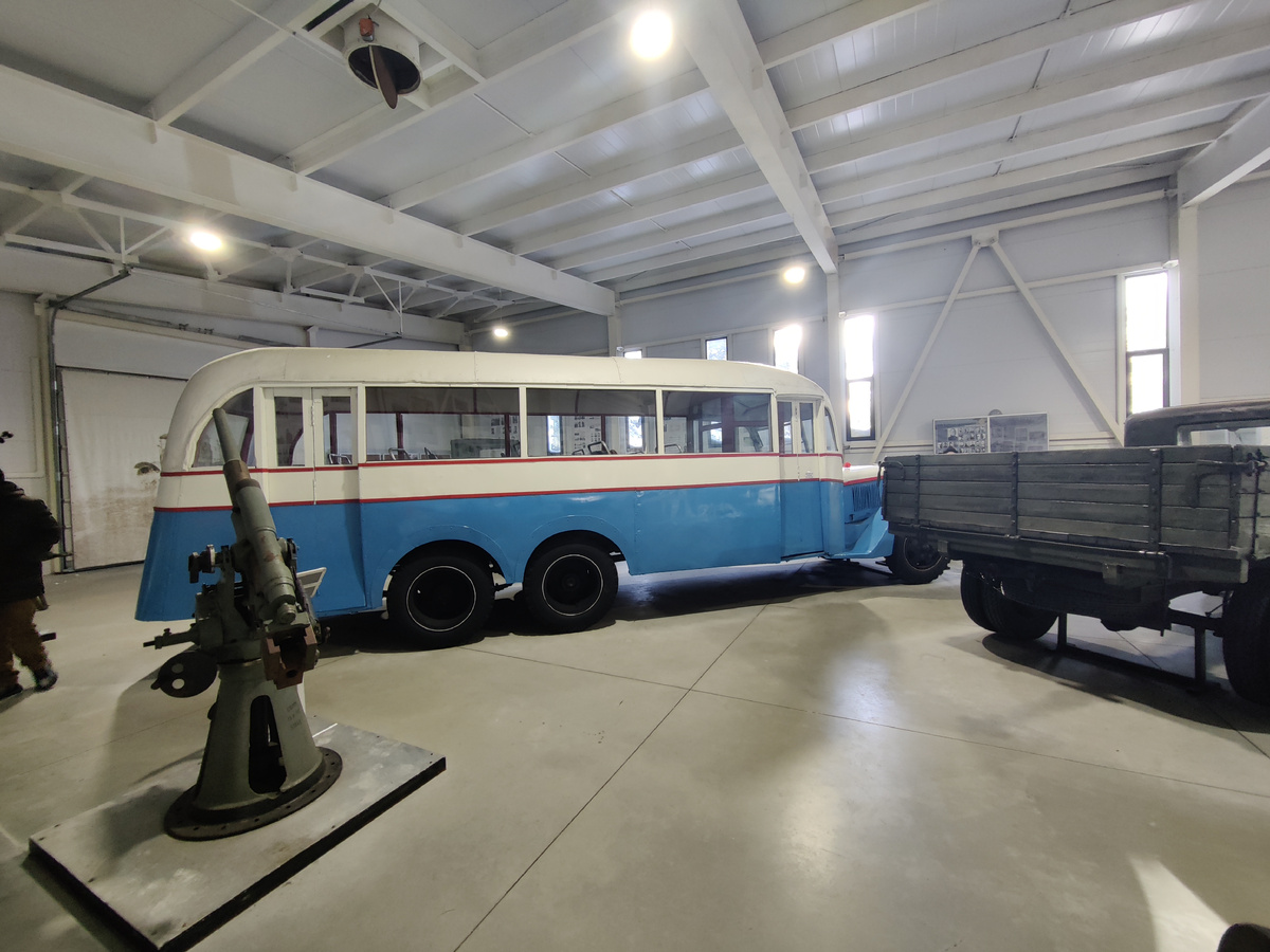 Автобус АТУЛ-АЛ2 в музее"Дороги жизни" . Фото из личного архива 