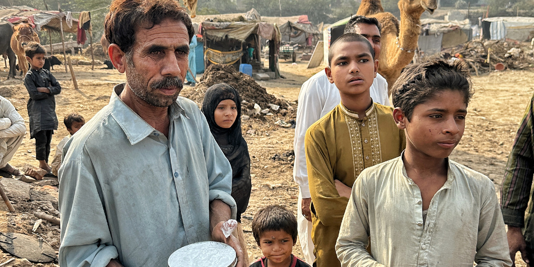 Что мы увидели в цыганских поселениях в Пакистане? Самые сочные снимки