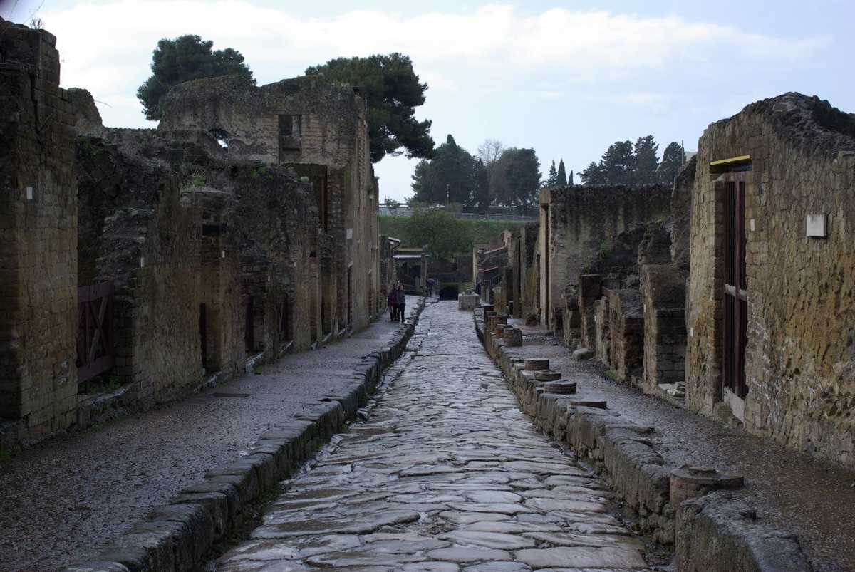 если по-простому - Геркуланум; листайте вправо