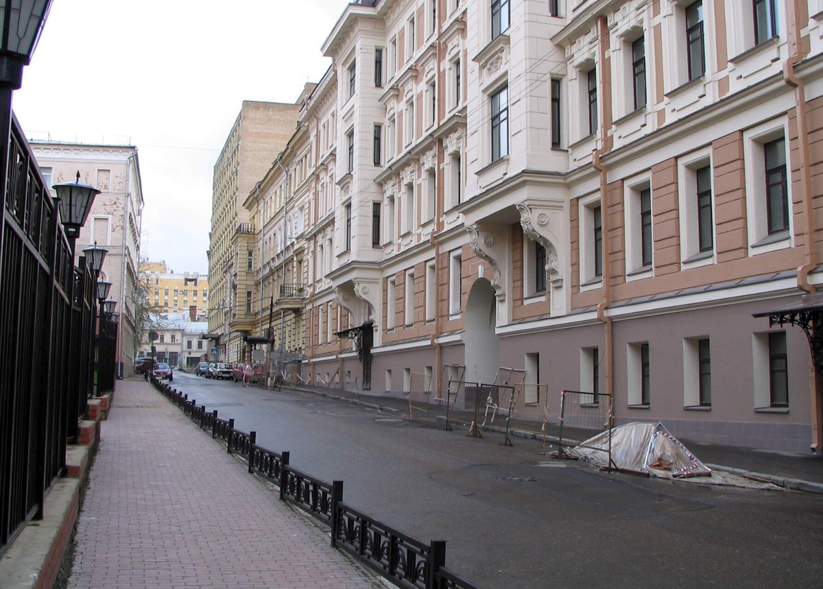 Варсонофьевский переулок, справа - дом № 6