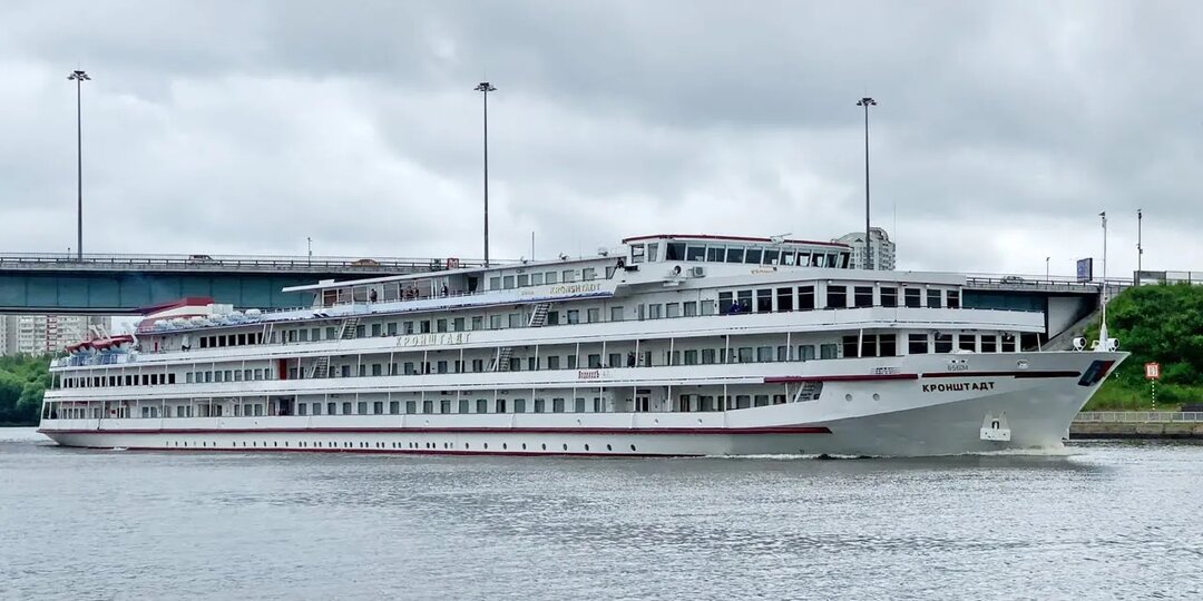 Теплоход «Кронштадт» начинает многодневный круиз из Москвы