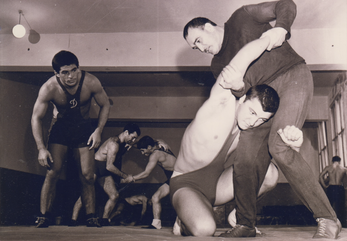 1967 год, Асланбек Дзгоев и Сослан Андиев отрабатывают прием