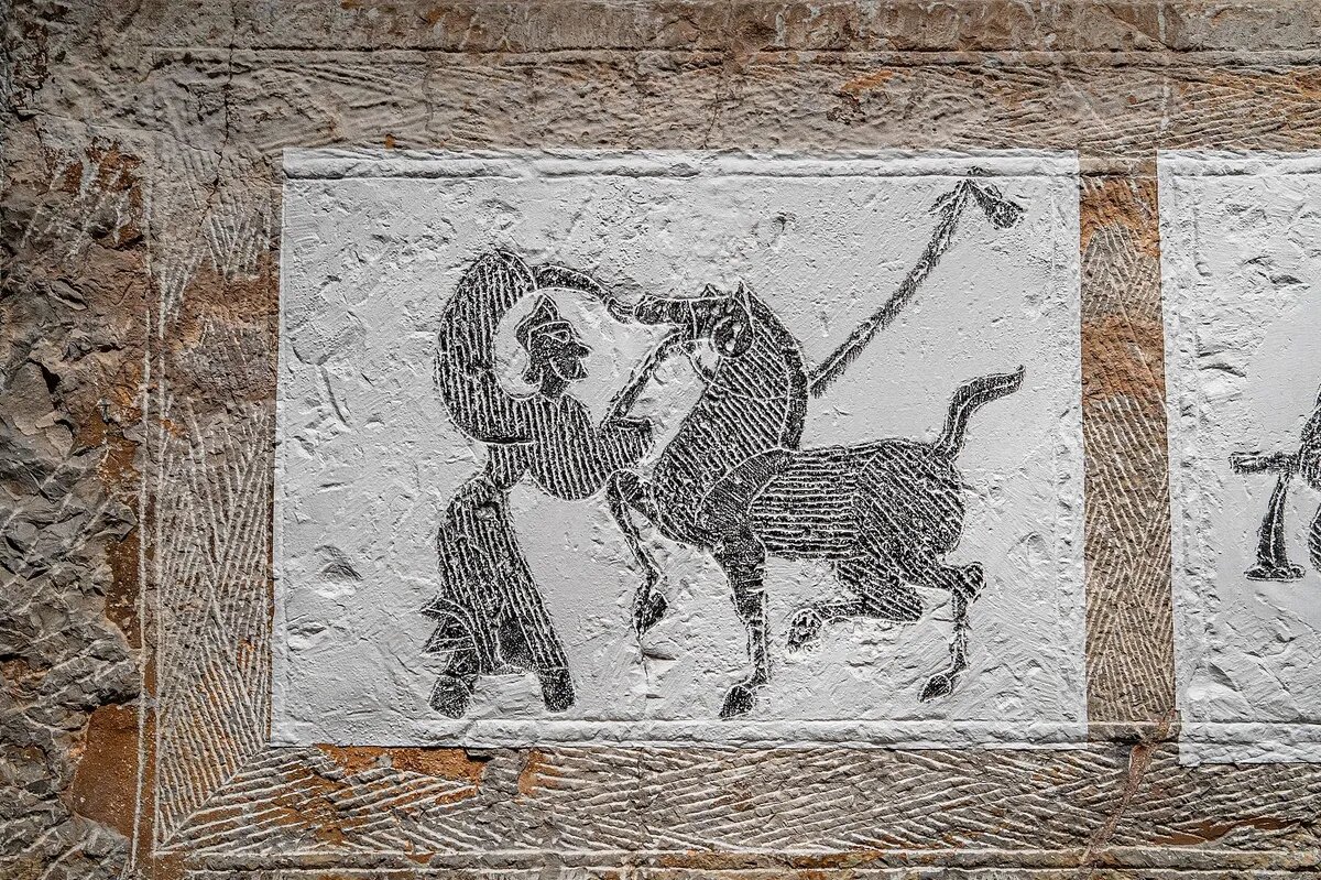 Рельеф с изображением Бо Лэ, мастера оценки лошадей. Западная Хань (206 до н.э. – 25 н.э.). Музей каменных рельефов Хань, Тэнчжоу, Шаньдун.