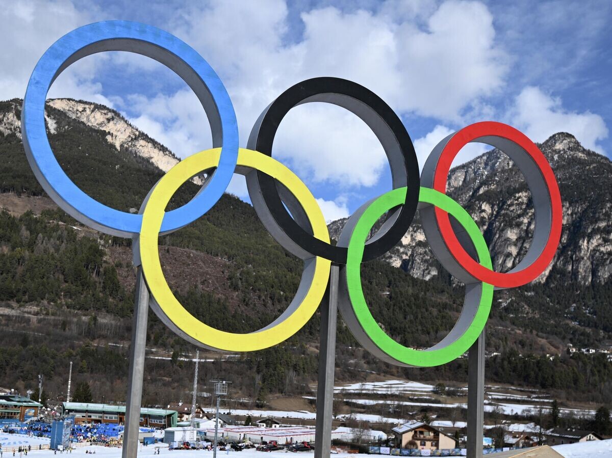    Олимпийские кольца на стадионе в Тезеро в Италии | © РИА Новости