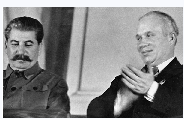 Иосиф Сталин и Никита Хрущев президиуме Х съезде комсомола, 1936 год. Из открытых источников