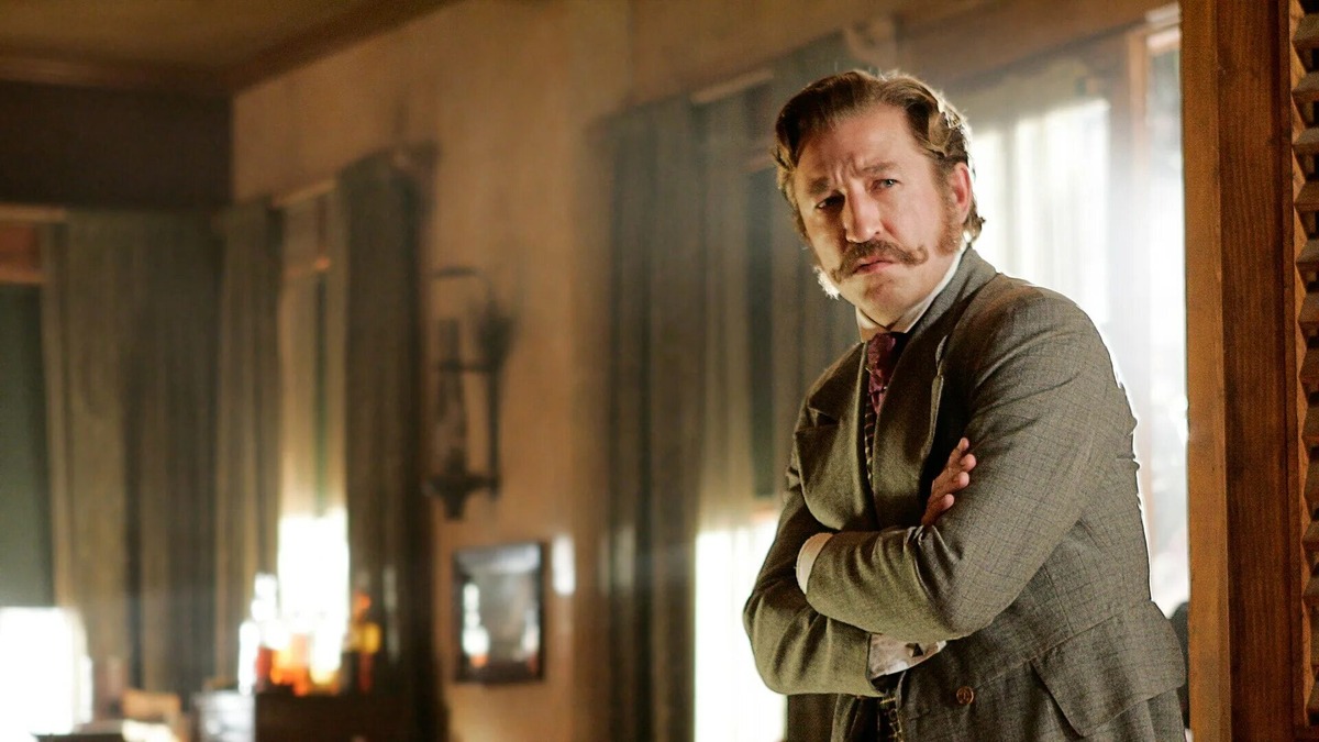 Павел Лычников в сериале Deadwood. 