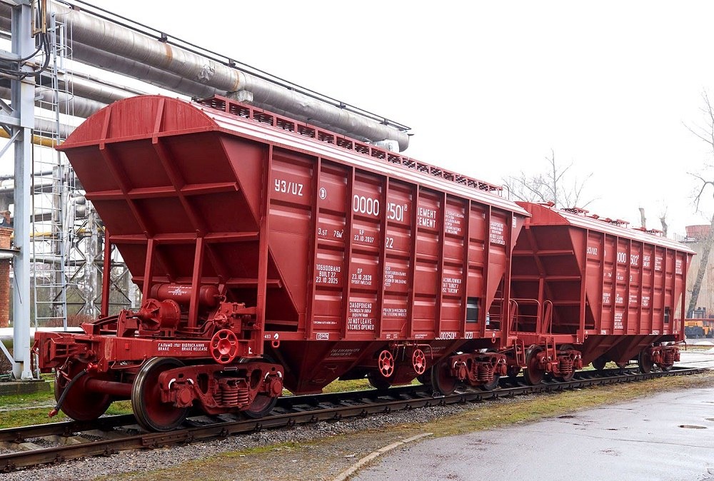  Новый четырехосные хопперы-цементовозы 19-7160 от КВСЗ. Источник: КВСЗ