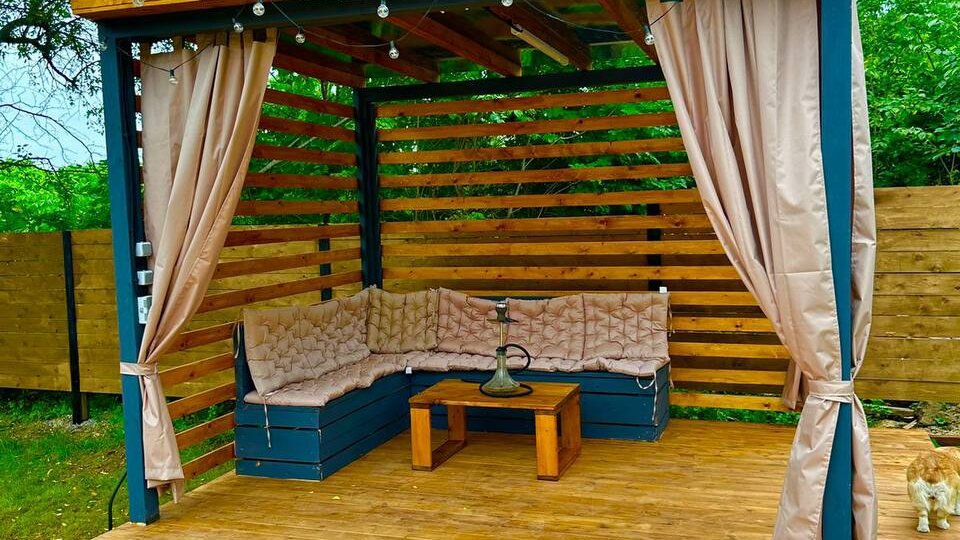 Как построить каркасную беседку своими руками: пошаговая инструкция 2026